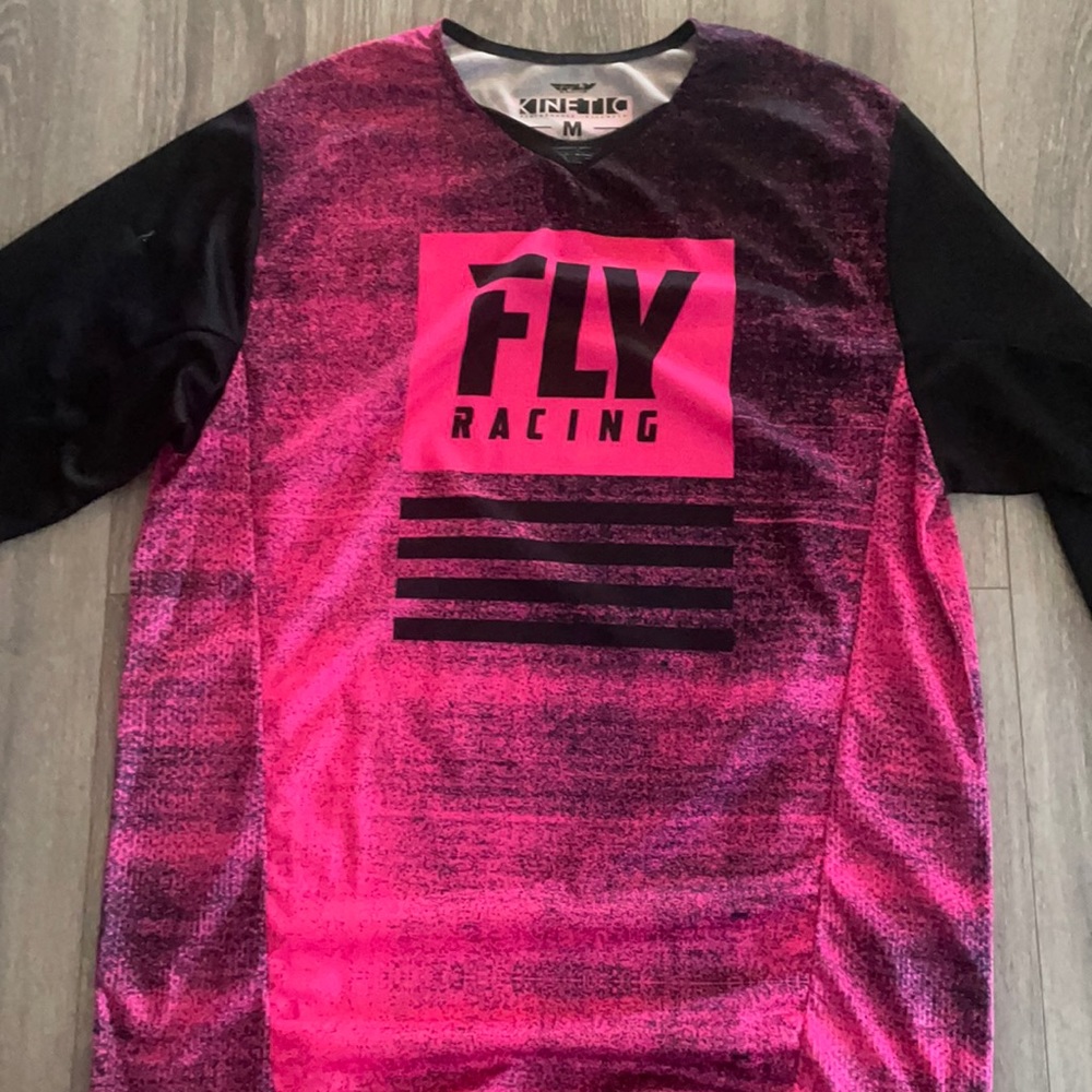 Women’s dirtbike gear. Comes with gloves, pants, and jersey!